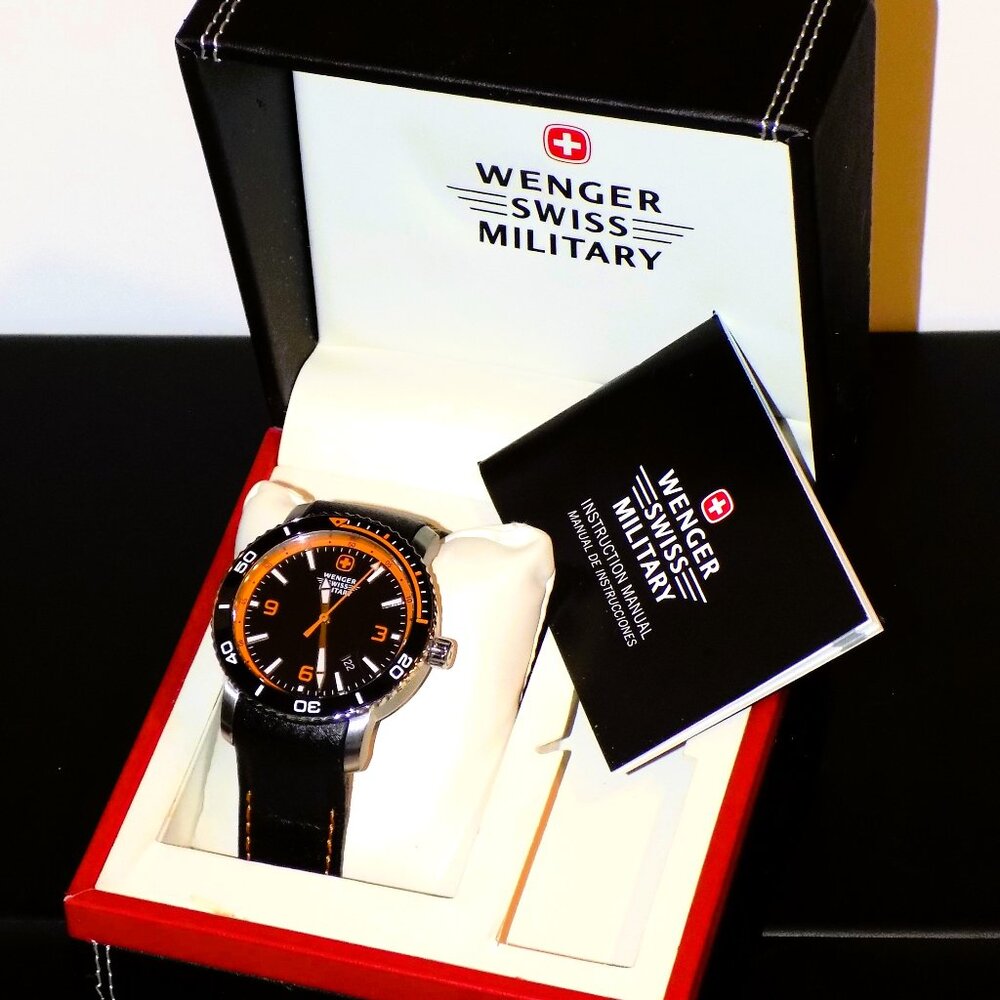 Wenger Swiss Military Roadster Date Watch 01.1841.201 Case & Manual